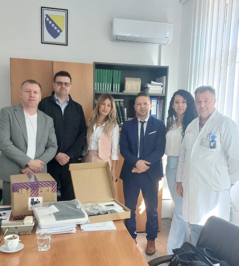 Bosnalijek donirao dva EKG aparata Domu zdravlja Bosanska Krupa